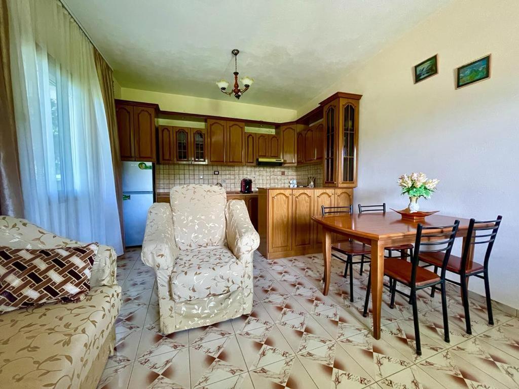 Апартаменти Cortina House Berat Kucove Екстер'єр фото